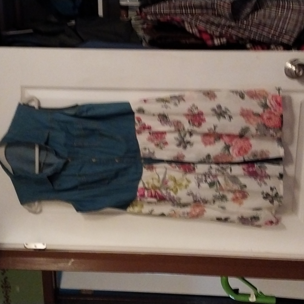 Sleeveless half denim floral dress